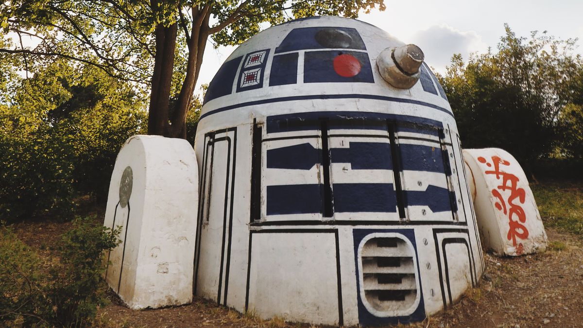 Nejslavnější robot ze Star Wars schovaný v pražském parku